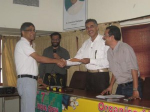 1272528948 38 - sanjoy gupta, bengaluru seen receiving the sixth place prize